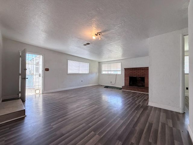 1104 Beverly Dr, Modesto, CA 95351