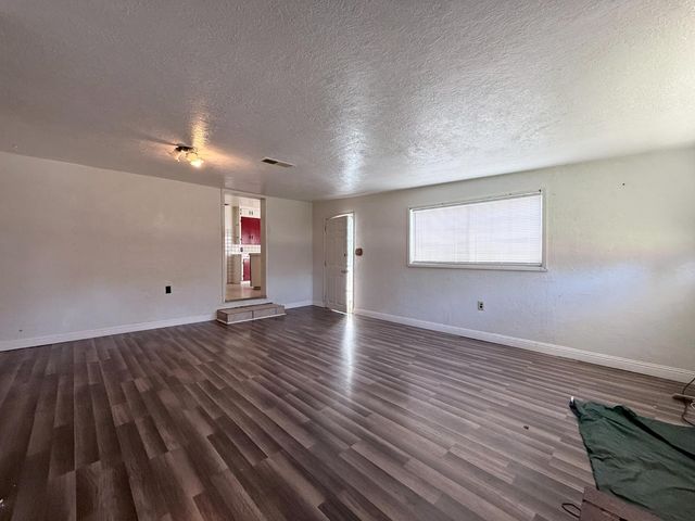 1104 Beverly Dr, Modesto, CA 95351