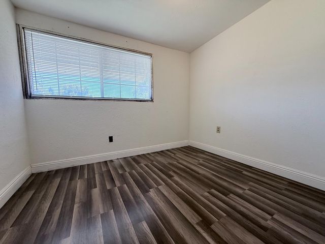 1104 Beverly Dr, Modesto, CA 95351