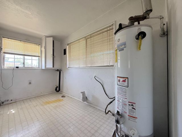 1104 Beverly Dr, Modesto, CA 95351