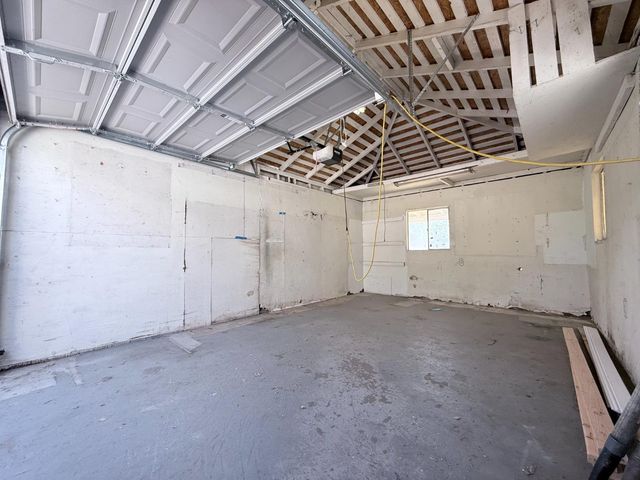 1104 Beverly Dr, Modesto, CA 95351