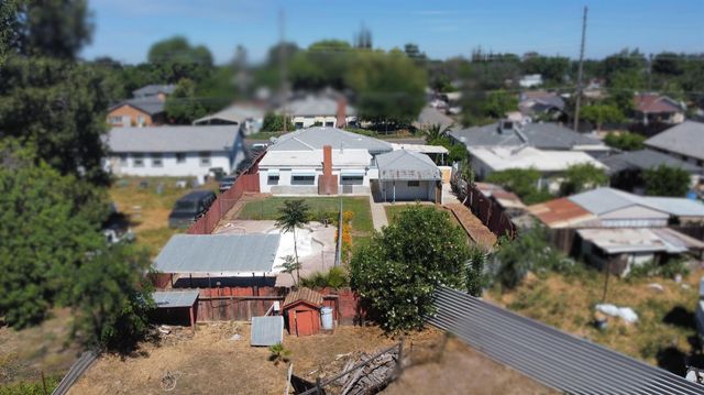 1104 Beverly Dr, Modesto, CA 95351