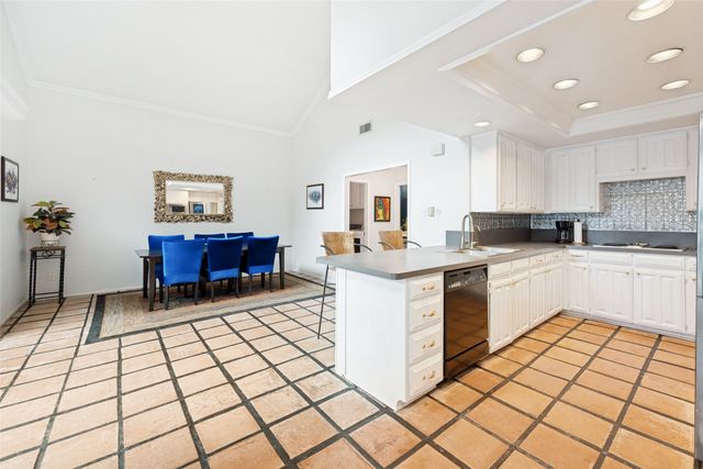 2512 Winding Hollow Lane, Arlington, TX 76006