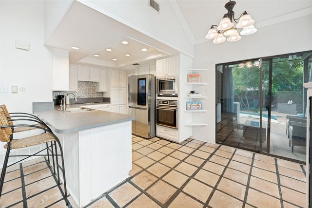 2512 Winding Hollow Lane, Arlington, TX 76006