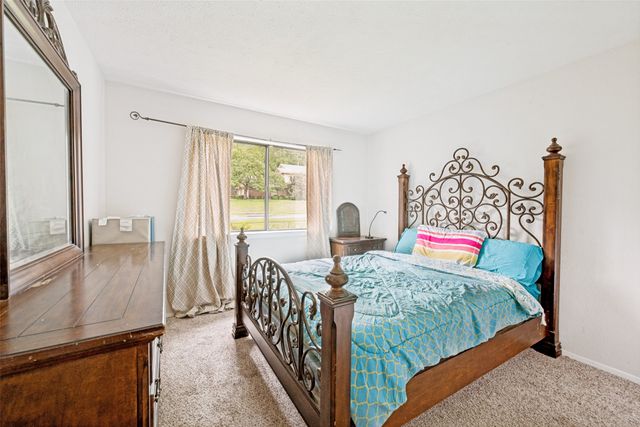 2512 Winding Hollow Lane, Arlington, TX 76006