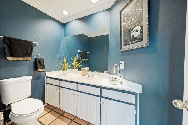 2512 Winding Hollow Lane, Arlington, TX 76006