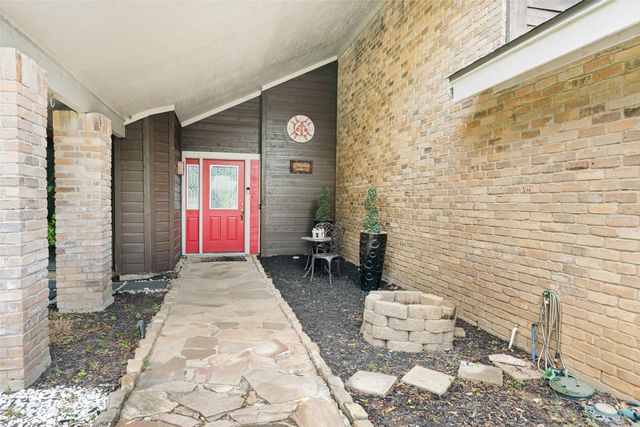 2512 Winding Hollow Lane, Arlington, TX 76006