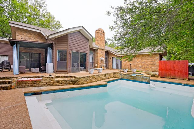 2512 Winding Hollow Lane, Arlington, TX 76006