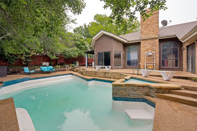 2512 Winding Hollow Lane, Arlington, TX 76006