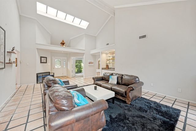 2512 Winding Hollow Lane, Arlington, TX 76006