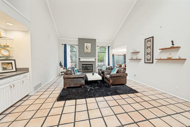 2512 Winding Hollow Lane, Arlington, TX 76006