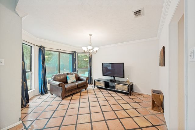 2512 Winding Hollow Lane, Arlington, TX 76006