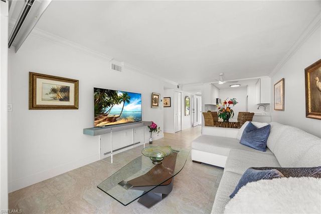 1417 Chesapeake AVE 104, Naples, FL 34102