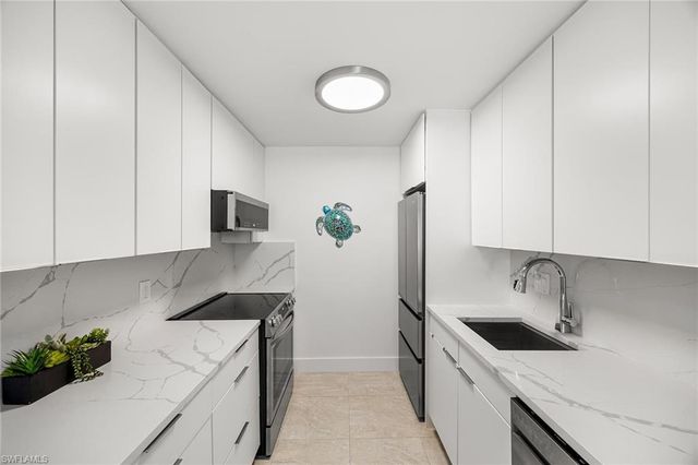 1417 Chesapeake AVE 104, Naples, FL 34102