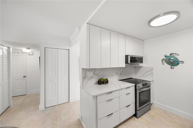 1417 Chesapeake AVE 104, Naples, FL 34102