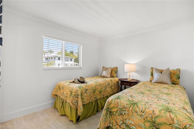 1417 Chesapeake AVE 104, Naples, FL 34102