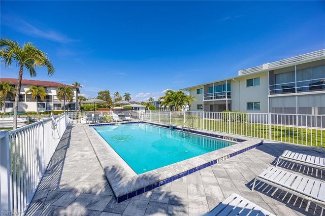 1417 Chesapeake AVE 104, Naples, FL 34102