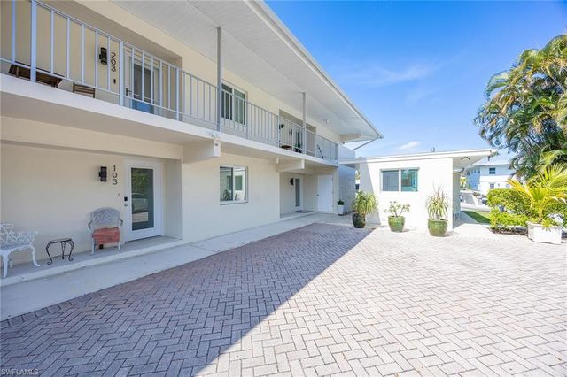 1417 Chesapeake AVE 104, Naples, FL 34102