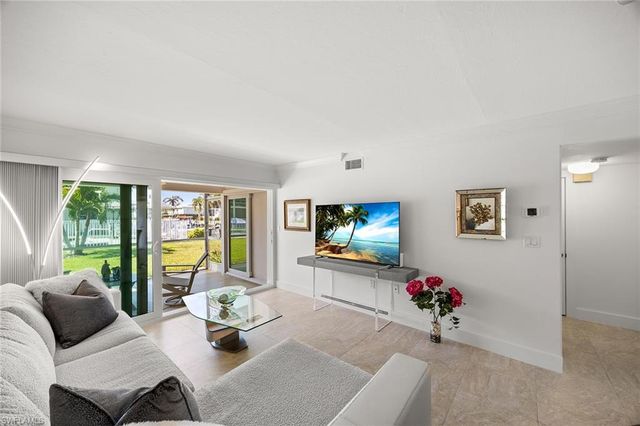 1417 Chesapeake AVE 104, Naples, FL 34102