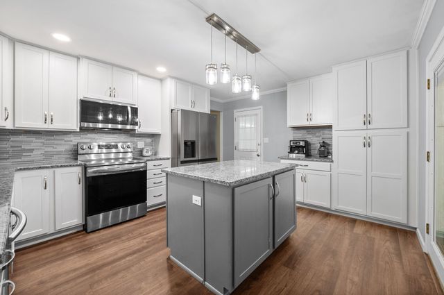 1890 Garwood Dr, Clarksville, TN 37040