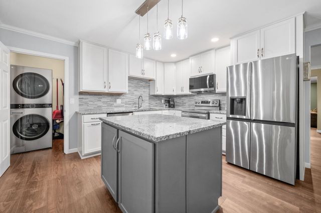 1890 Garwood Dr, Clarksville, TN 37040