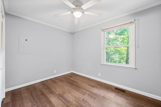 1890 Garwood Dr, Clarksville, TN 37040