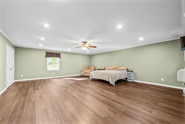 1890 Garwood Dr, Clarksville, TN 37040