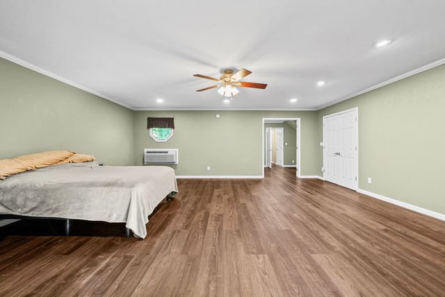 1890 Garwood Dr, Clarksville, TN 37040