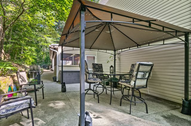 1890 Garwood Dr, Clarksville, TN 37040