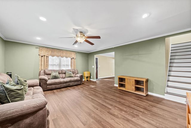 1890 Garwood Dr, Clarksville, TN 37040
