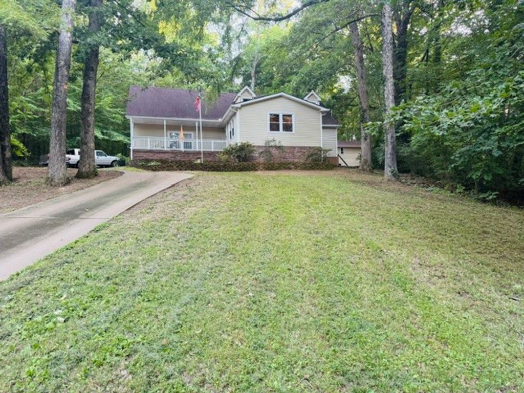 1890 Garwood Dr, Clarksville, TN 37040