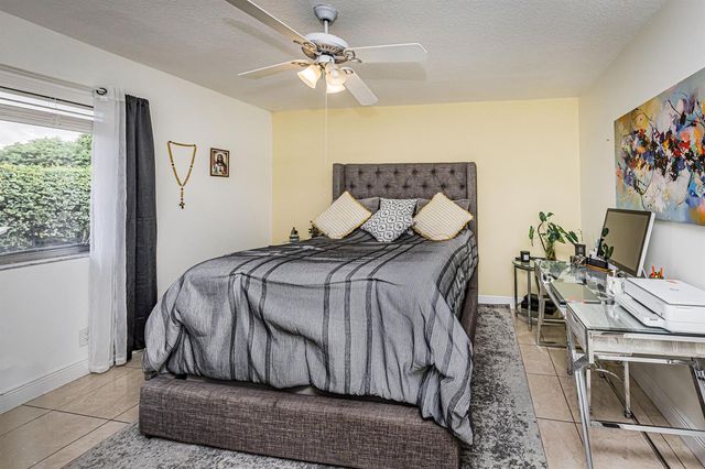 447 Foresta Terrace, West Palm Beach, FL 33415