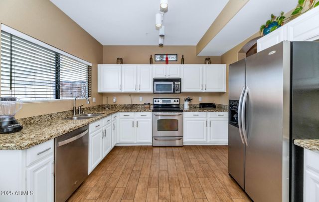 11155 E LAUREL Lane, Scottsdale, AZ 85259