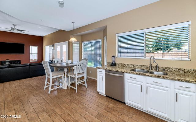 11155 E LAUREL Lane, Scottsdale, AZ 85259