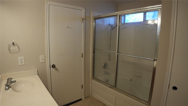 502 Stewart DR, Hutto, TX 78634