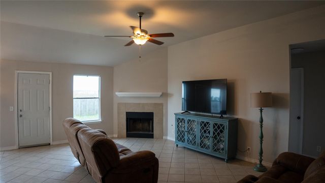 502 Stewart DR, Hutto, TX 78634