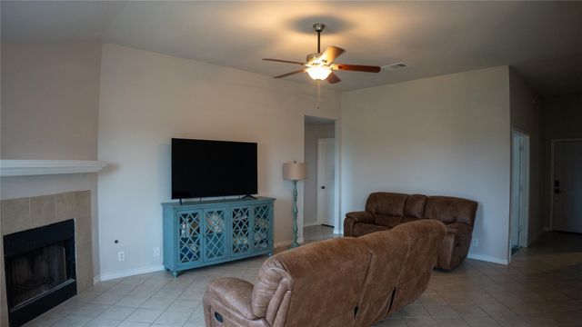 502 Stewart DR, Hutto, TX 78634