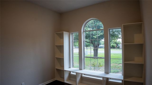 502 Stewart DR, Hutto, TX 78634