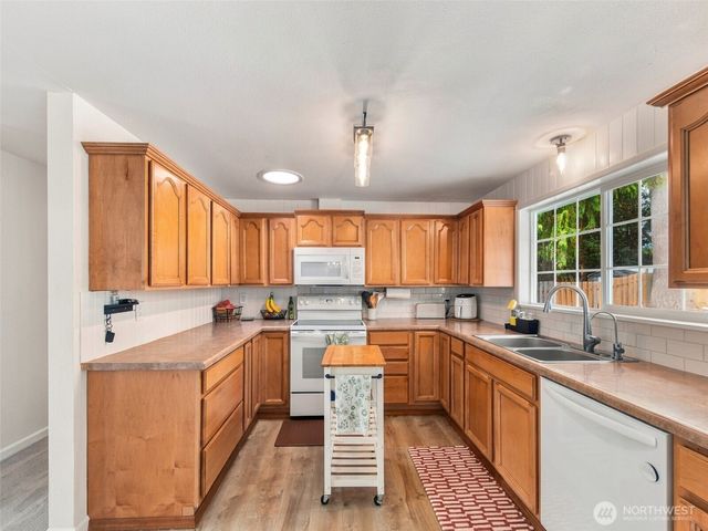 7775 SE Blake View Drive, Port Orchard, WA 98366