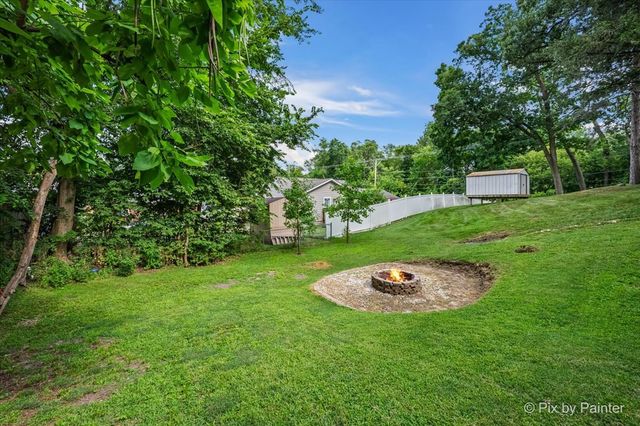17 Hillcrest Avenue, Fox Lake, IL 60020