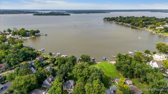 17 Hillcrest Avenue, Fox Lake, IL 60020