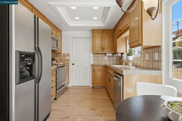 2023 Olympic Dr, Martinez, CA 94553