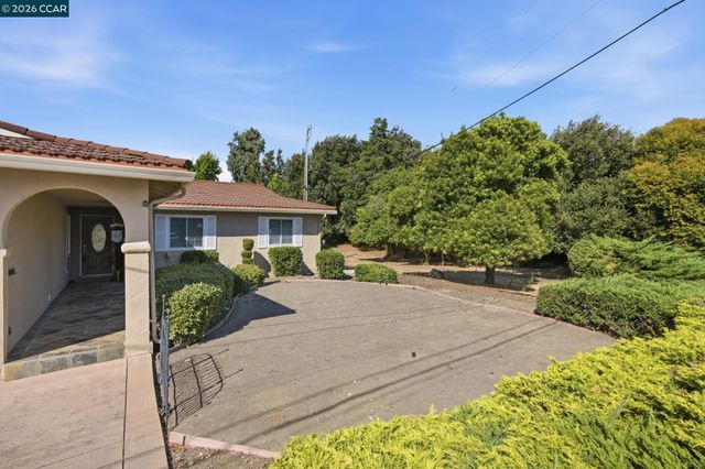 2023 Olympic Dr, Martinez, CA 94553