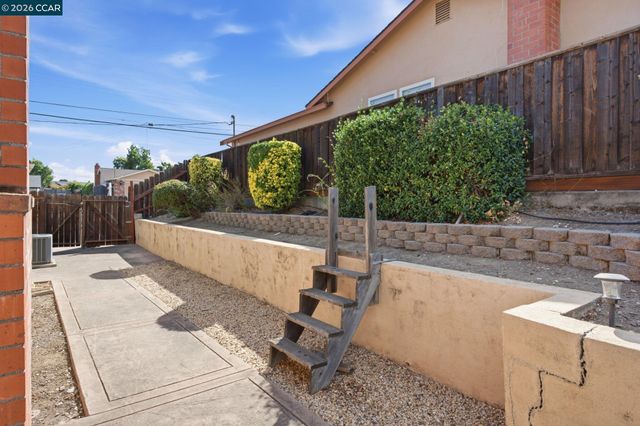 2023 Olympic Dr, Martinez, CA 94553