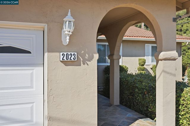 2023 Olympic Dr, Martinez, CA 94553