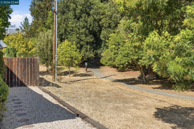 2023 Olympic Dr, Martinez, CA 94553