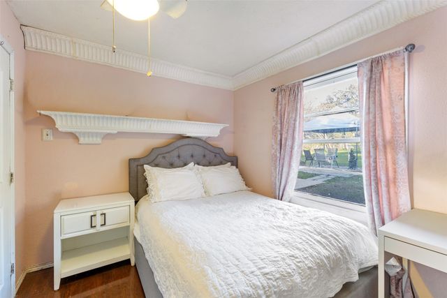 938 Gillham Road, River Oaks, TX 76114