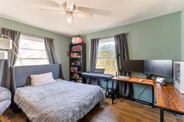 938 Gillham Road, River Oaks, TX 76114