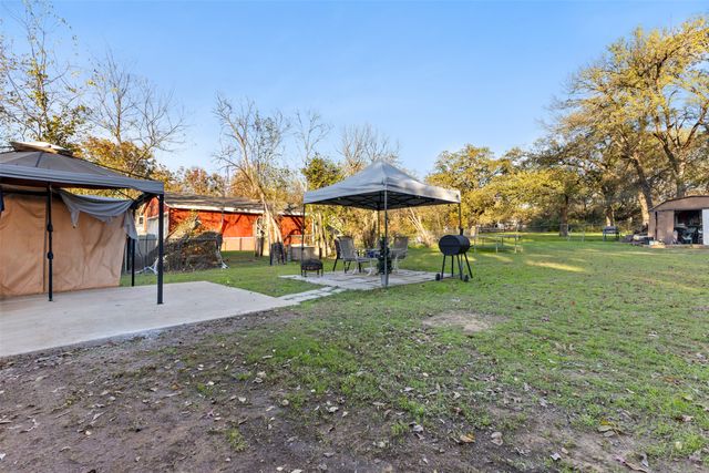 938 Gillham Road, River Oaks, TX 76114