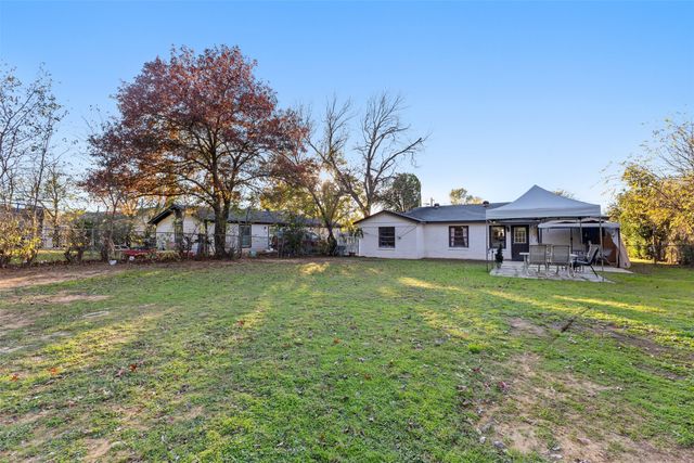 938 Gillham Road, River Oaks, TX 76114